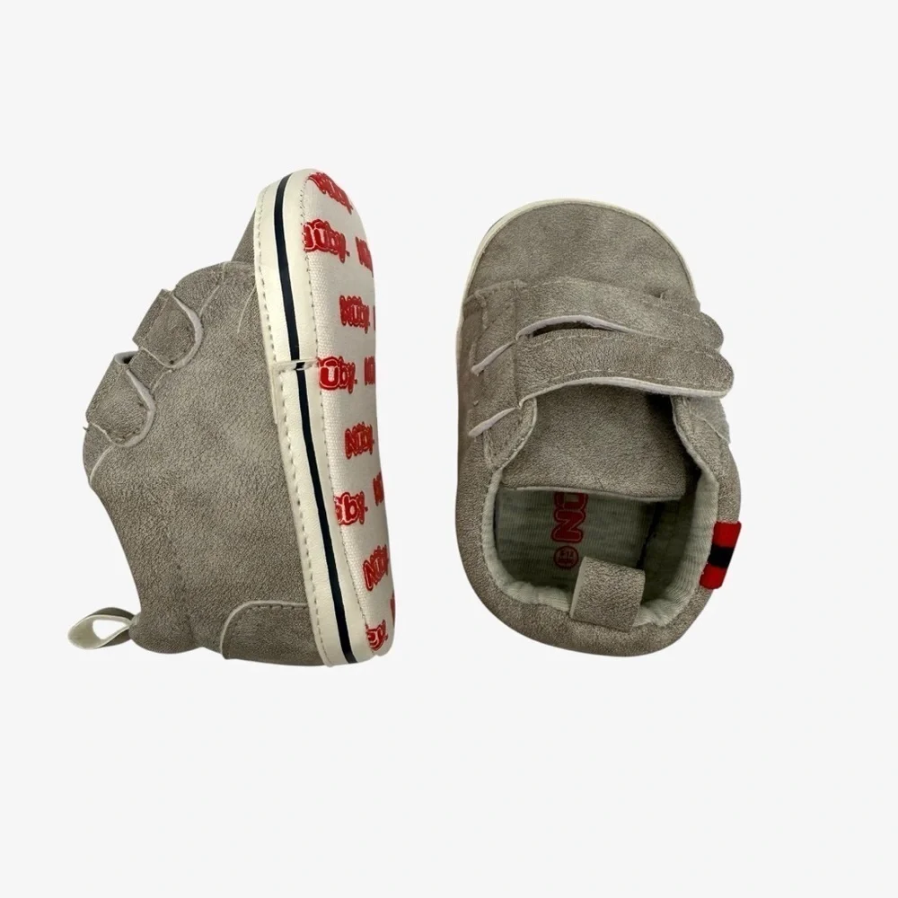 NUBY Neutral Unisex Gray Baby Crib Shoes with Velcro Straps 6-12 Months
